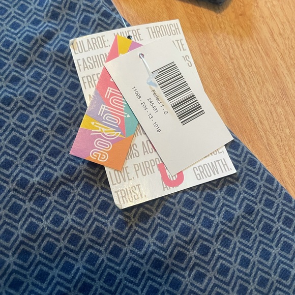 SMALL Perfect T Swing Top Blue RUNS BIG 8-14 NWT - Picture 2 of 11